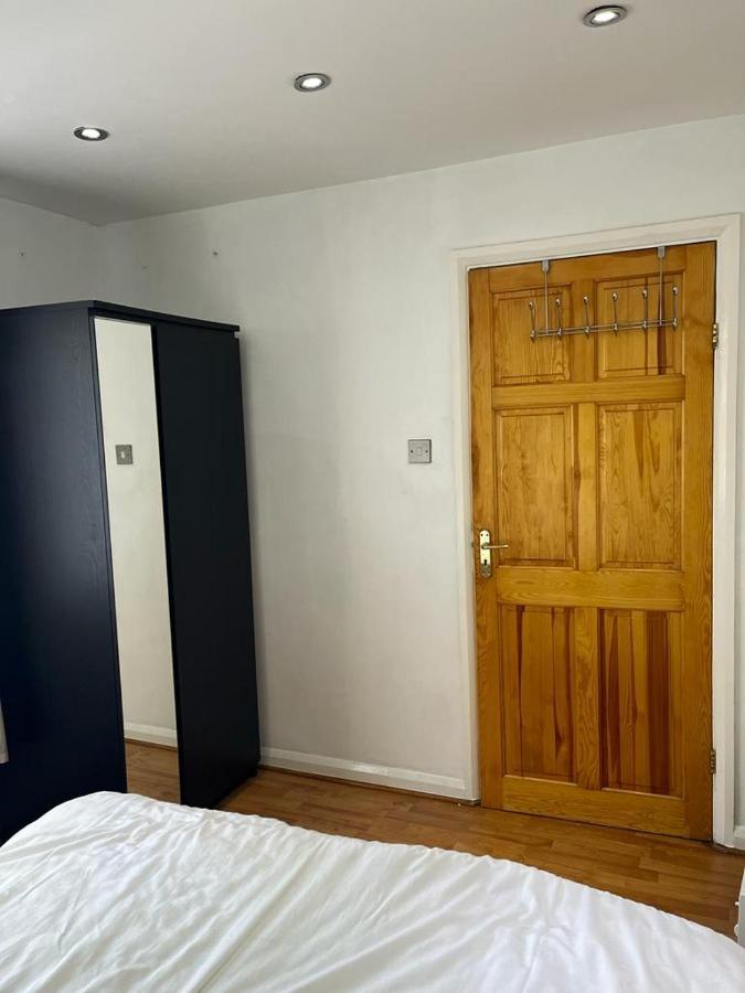 Large Double Bedroom With Free On Site Parking Кингстон на Темзе Экстерьер фото